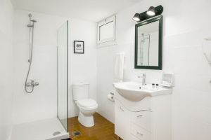 Crops Suites Heraklion Accommodation Bathroom